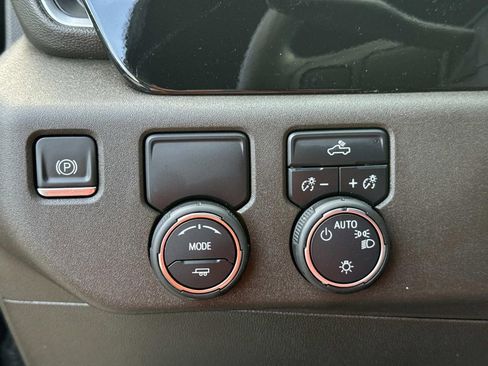 Used 2023 Chevrolet Silverado 1500 LT image 20