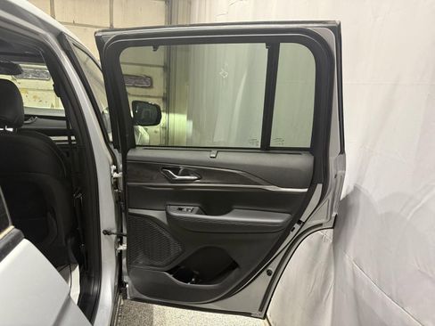 New 2025 Jeep Grand Cherokee Limited w/ Luxury Tech Group II image 13