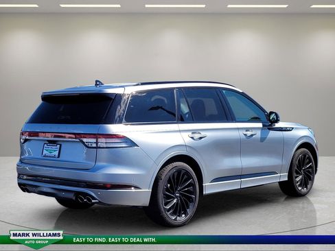 Used 2024 Lincoln Aviator Reserve w/ Equipment Group 201A image 4