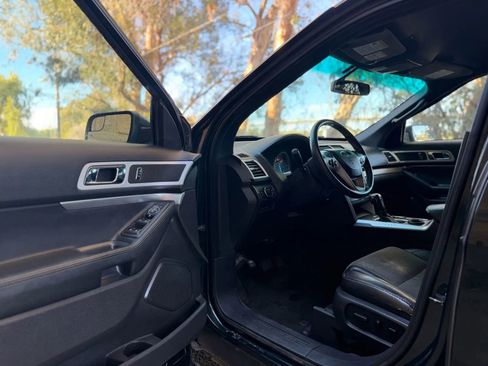 Used 2015 Ford Explorer XLT w/ Equipment Group 202A image 7