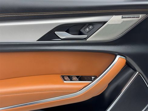 Used 2022 Jaguar XF R-Dynamic SE image 40