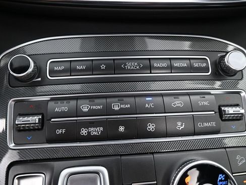 Used 2023 Hyundai Santa Fe Limited image 15