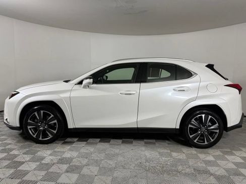 Used 2022 Lexus UX 200 w/ Premium Package FWD image 3