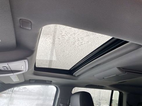 Used 2017 Chevrolet Suburban LT image 15