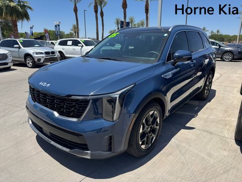 Certified 2025 Kia Sorento S w/ Panoramic Sunroof Package FWD image 2