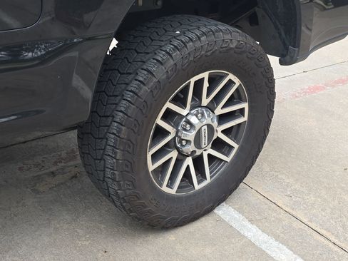 Used 2017 Ford F250 Lariat w/ Lariat Ultimate Package AWD/4WD image 10