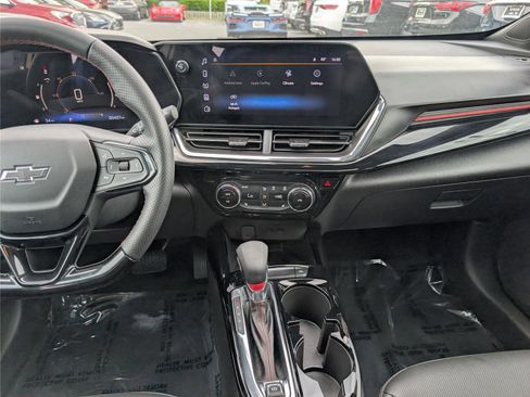 Used 2025 Chevrolet Trax RS w/ Sunroof Package FWD image 18