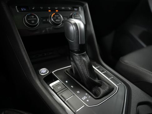 Used 2020 Volkswagen Tiguan SE FWD image 31