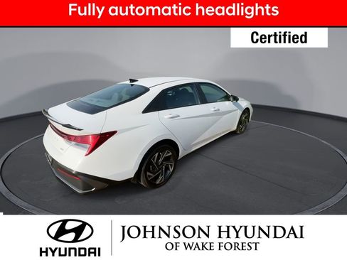 Used 2025 Hyundai Elantra SEL image 8