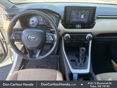 Used 2020 Toyota RAV4 XLE w/ Convenience Package FWD image 17