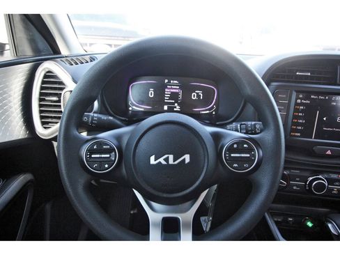 Used 2025 Kia Soul LX w/ LX Technology Package image 16