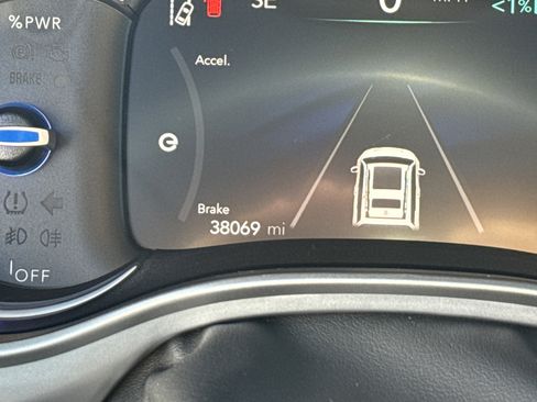 Used 2021 Chrysler Pacifica Touring-L w/ Uconnect Theater Family Group image 32