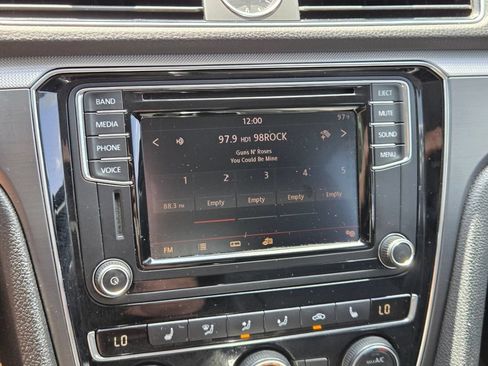 Used 2017 Volkswagen Passat 1.8T R-Line FWD image 22