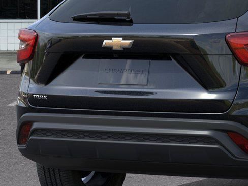 New 2026 Chevrolet Trax LS w/ LS Convenience Package FWD image 14