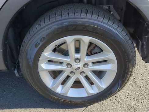 Used 2013 Ford Explorer XLT image 34