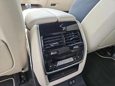 Used 2022 BMW X7 xDrive40i w/ M Sport Package image 18