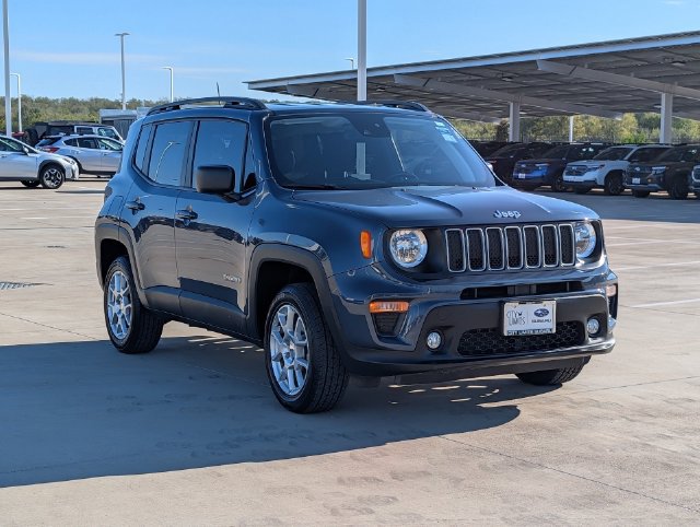 Used 2022 Jeep Renegade Latitude w/ Convenience Group AWD/4WD image 7