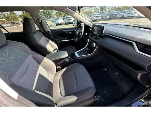 Used 2020 Toyota RAV4 XLE FWD image 19