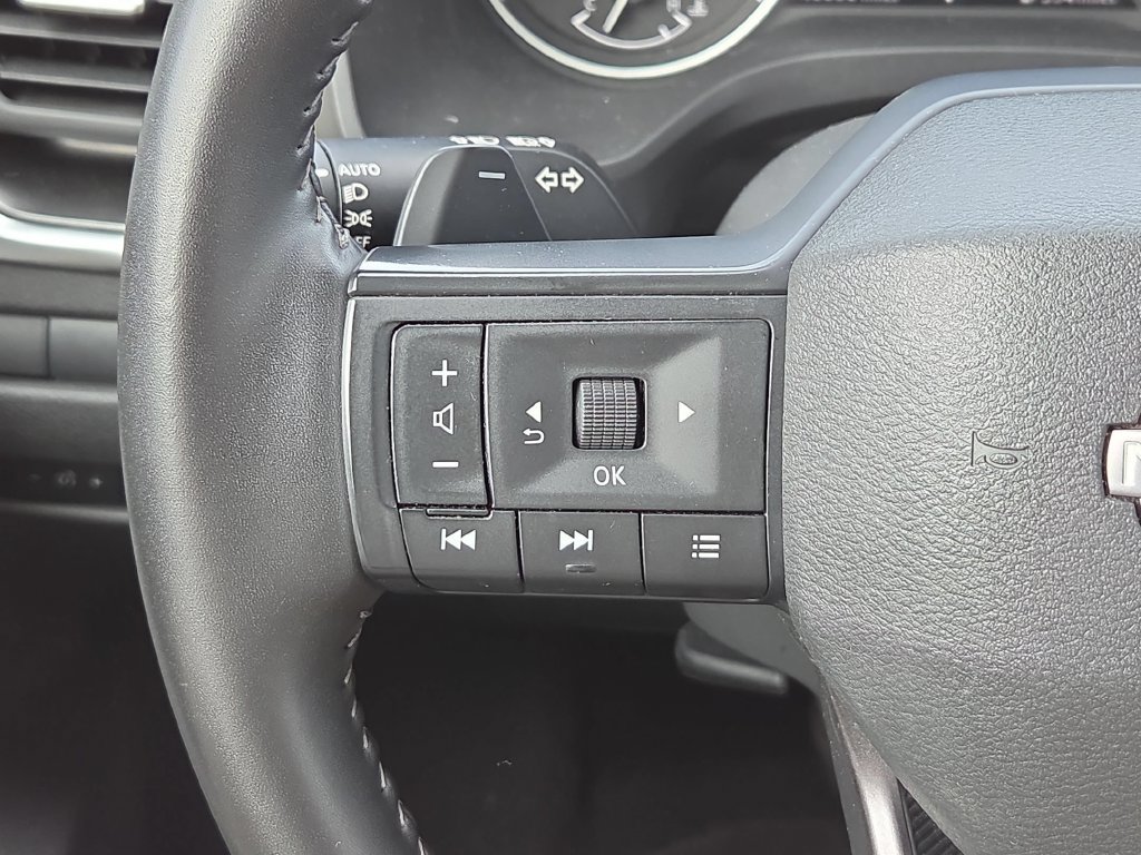 Used 2025 Nissan Rogue SV AWD/4WD image 18