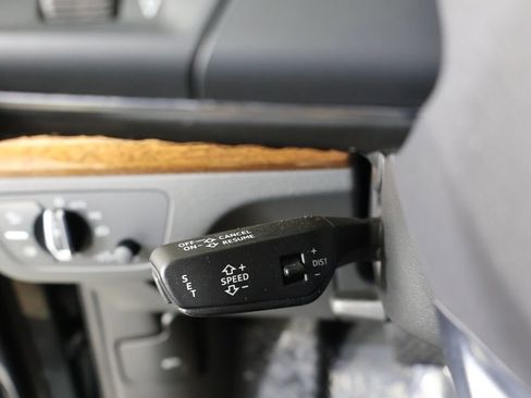 Used 2024 Audi Q5 e Premium w/ Convenience Package image 27