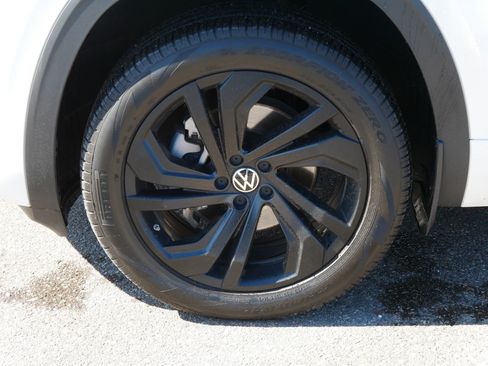 Used 2024 Volkswagen Atlas Cross Sport SEL R-Line image 15