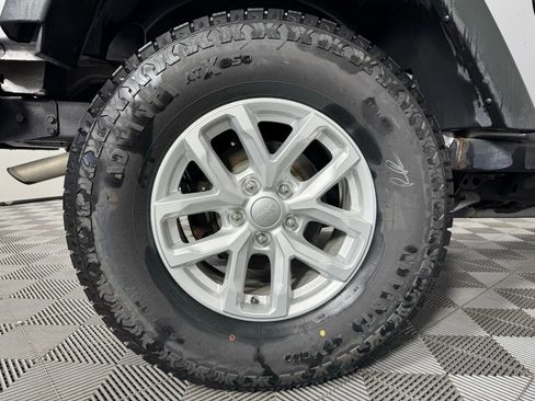 Used 2015 Jeep Wrangler Sport image 34