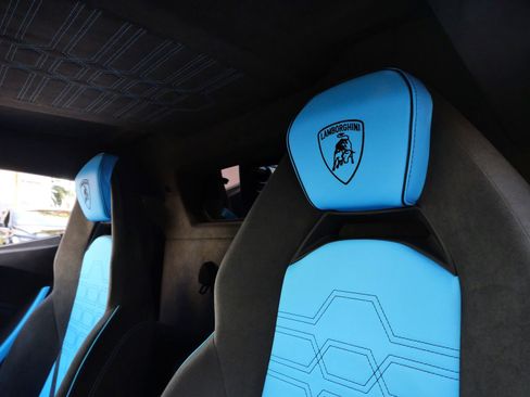 Used 2025 Lamborghini Revuelto AWD/4WD image 27