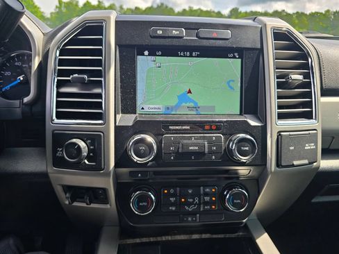 Used 2017 Ford F250 Lariat w/ Chrome Package AWD/4WD image 4