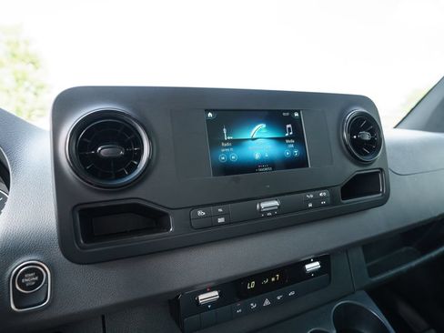 Used 2023 Mercedes-Benz Sprinter 2500 image 28