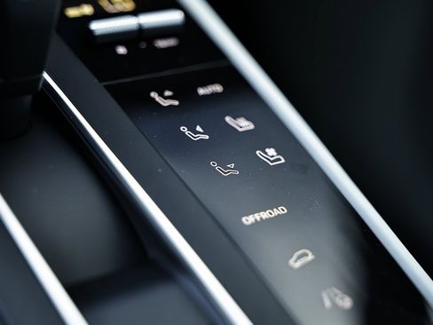 New 2026 Porsche Macan image 45