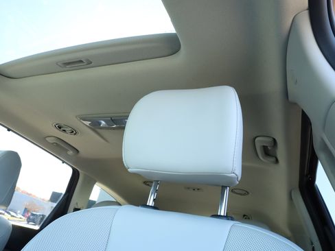 Used 2022 Kia Telluride EX w/ EX Premium Package image 10