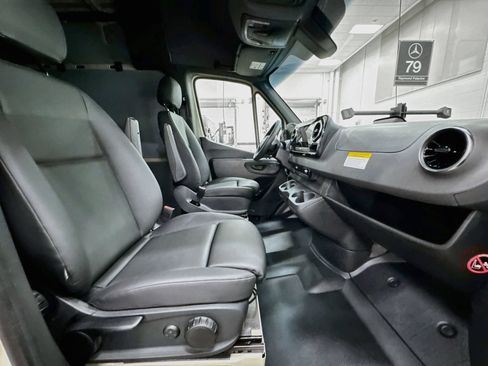 Used 2025 Mercedes-Benz Sprinter 2500 image 26