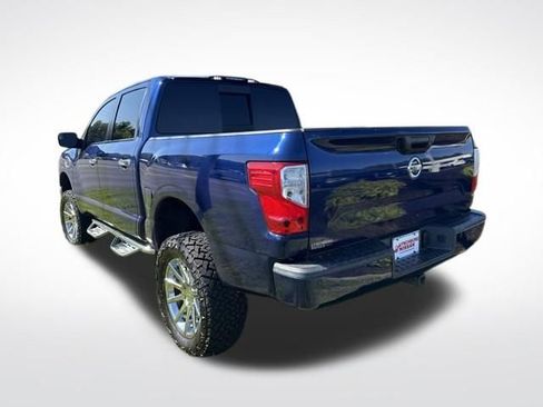 Used 2017 Nissan Titan SV AWD/4WD image 5