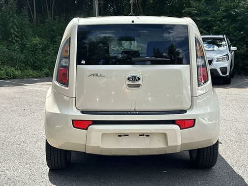 Used 2011 Kia Soul ! FWD image 4