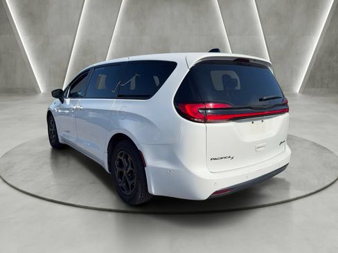 Used 2024 Chrysler Pacifica Limited FWD image 3