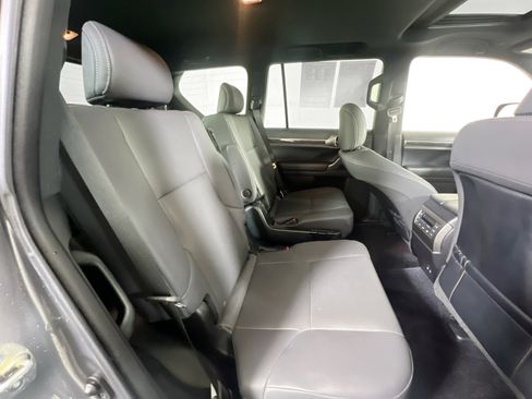 Used 2022 Lexus GX 460 Premium w/ Accessory Package image 28