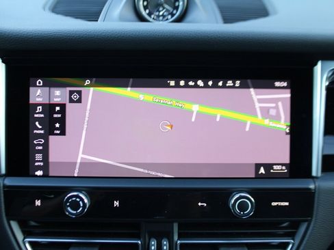 Used 2025 Porsche Macan image 30