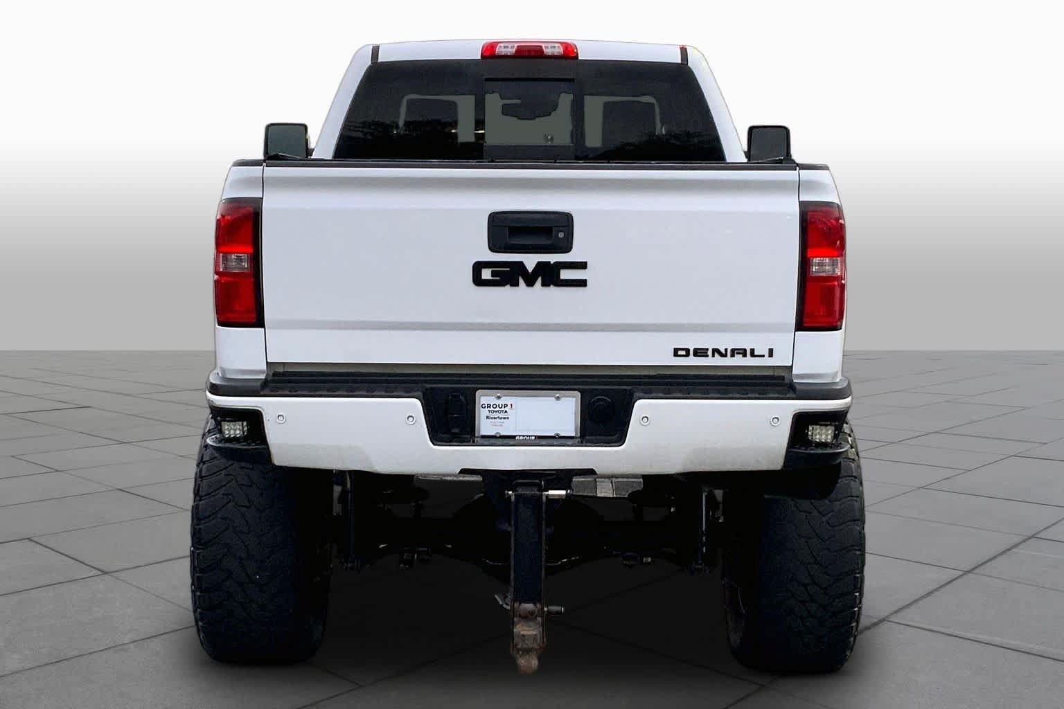 Used 2016 GMC Sierra 2500 Denali w/ Duramax Plus Package AWD/4WD image 5