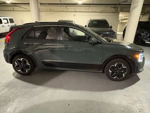 Used 2023 Kia Niro Wave w/ Wave Preserve Package FWD image 2