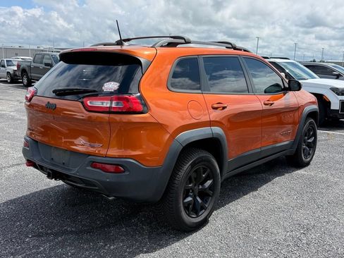 Used 2016 Jeep Cherokee Trailhawk w/ Cold Weather Group AWD/4WD image 18
