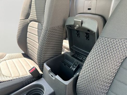 Used 2017 Nissan Frontier SV w/ SV Value Truck Package AWD/4WD image 21