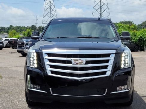Used 2018 Cadillac Escalade Premium Luxury RWD image 4