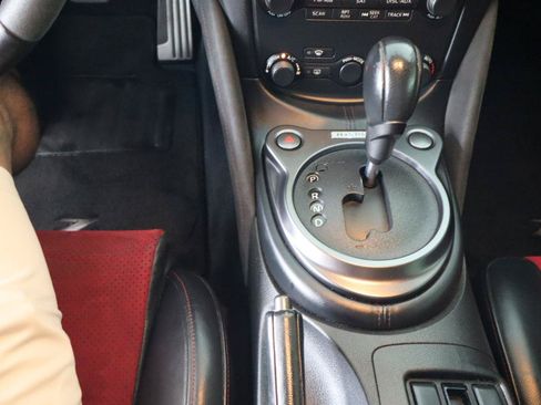Used 2020 Nissan 370Z NISMO RWD image 27
