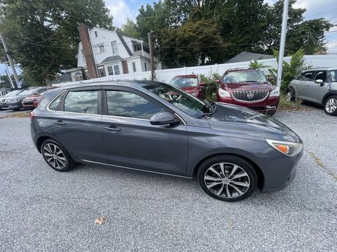 Used 2018 Hyundai Elantra GT FWD image 4