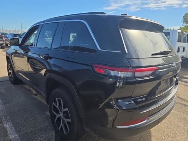 Used 2023 Jeep Grand Cherokee Limited AWD/4WD image 6