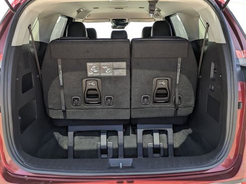 Used 2023 Kia Carnival LX FWD image 26