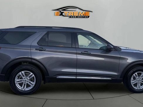 Used 2021 Ford Explorer XLT w/ Equipment Group 202A image 8