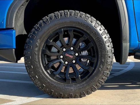 Used 2022 GMC Sierra 1500 AT4X image 12