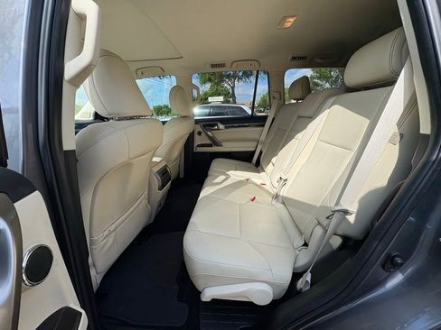 Used 2021 Lexus GX 460 Luxury w/ Off Road Package image 15