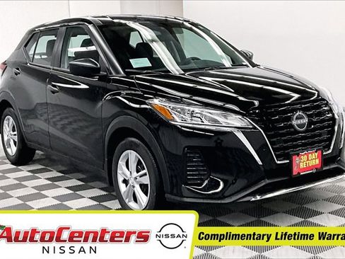 New 2025 Nissan Kicks Play S image 1